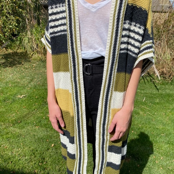 Multi Color long sleeveless cardigan - Picture 2 of 6